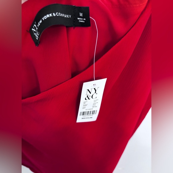 NWT New York & Company Vibrant Red One-Shoulder Blouse Size: Medium - Picture 4 of 5